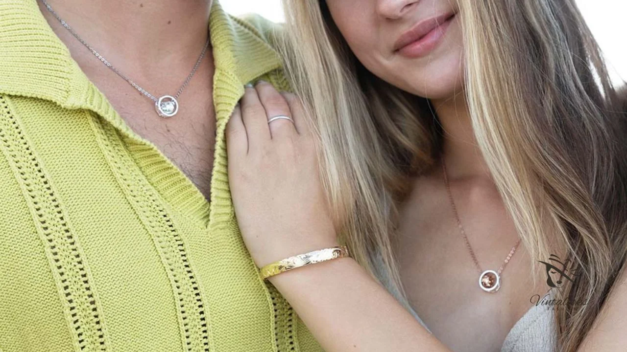 Hottest-Trends-in-Matching-Couple-Jewelry.